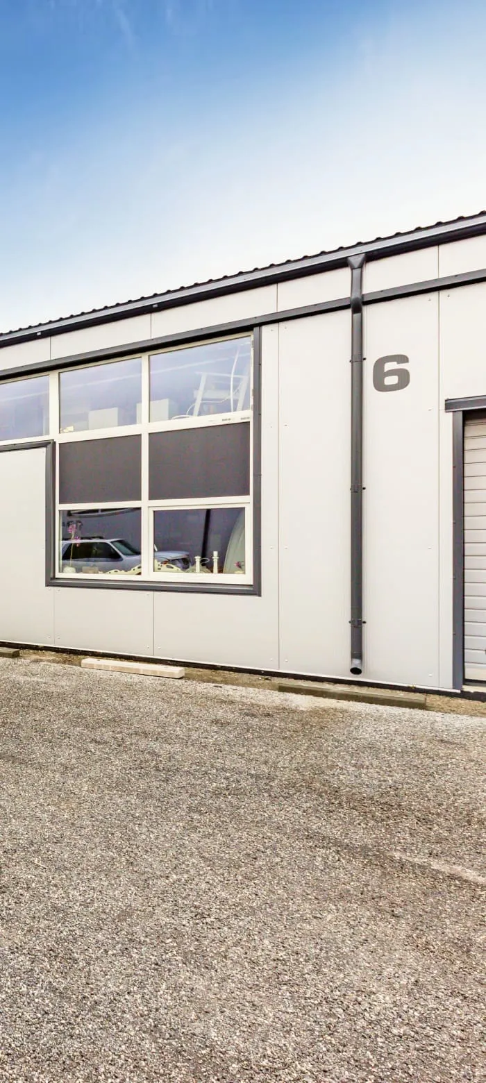 Lao 8 tootmishoone Pärnus - kaasaegne tööstushoone Papiniidu ärikvartalis