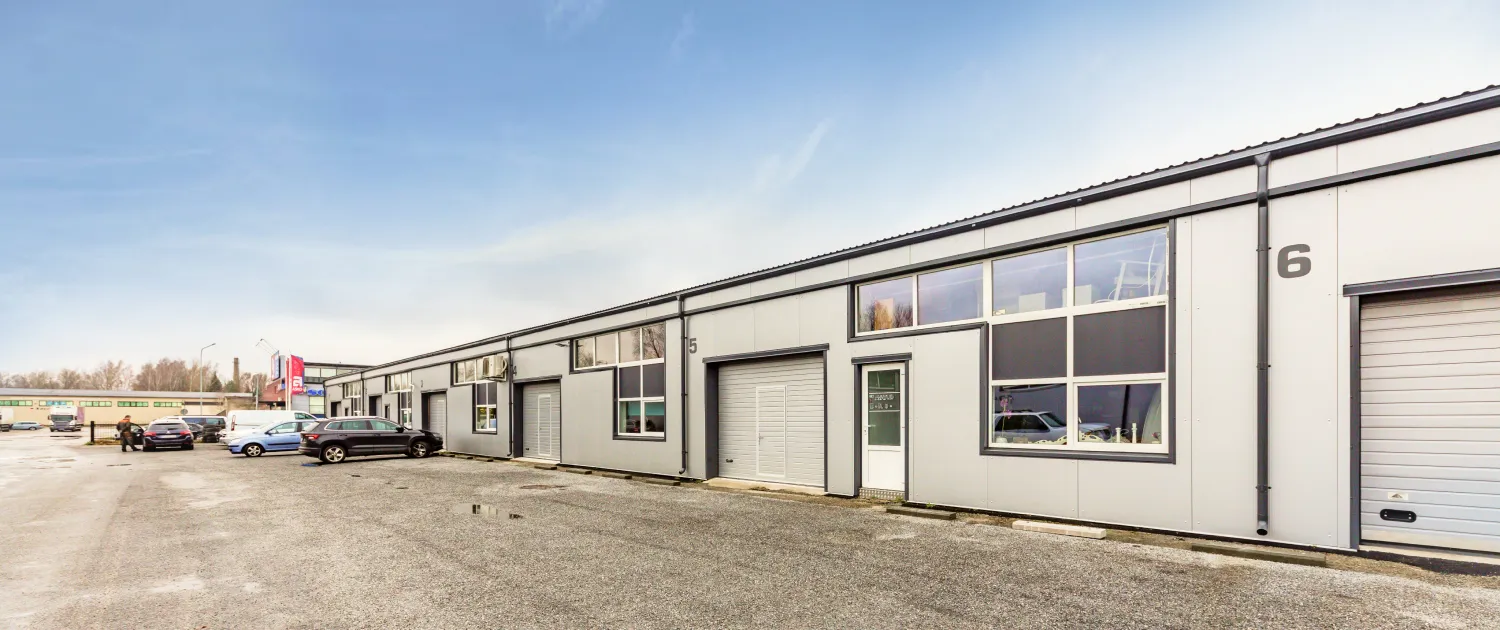 Lao 8 tootmishoone Pärnus - kaasaegne tööstushoone Papiniidu ärikvartalis