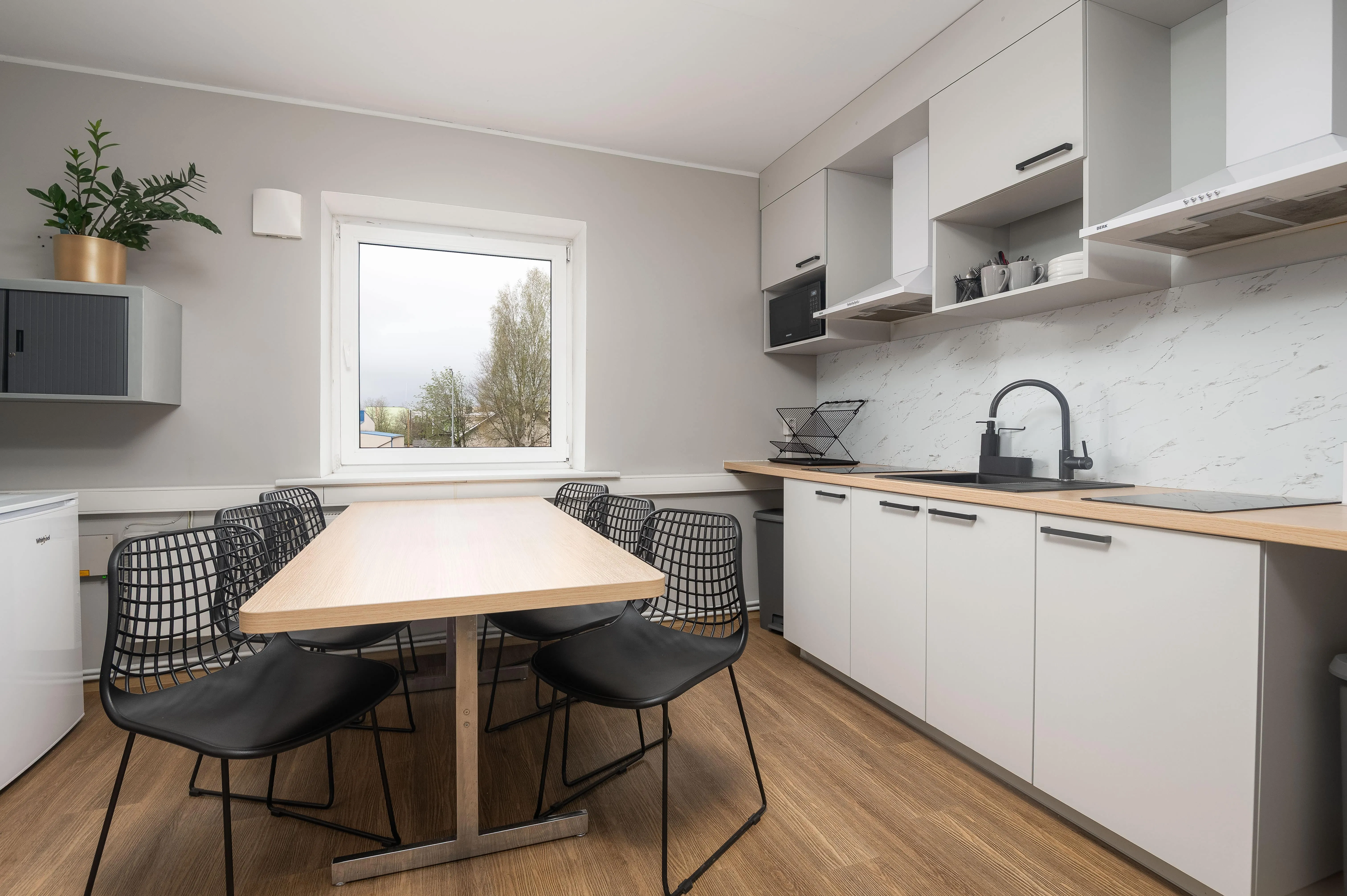 Self-service kitchen